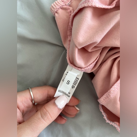 NWOT!!! pink twist knot sleeveless bandeau crop top size small - Picture 3 of 3